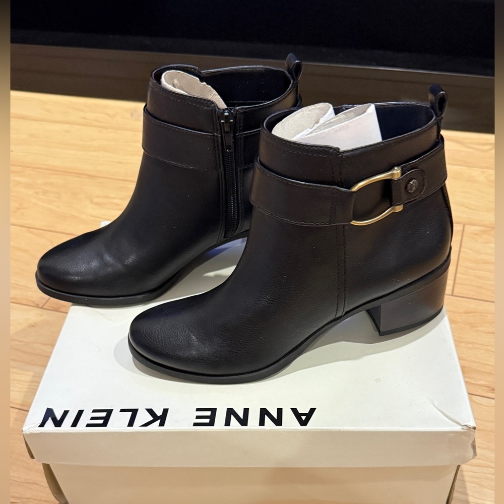 Brand New Leather Anne Klein Ankle Bots size 6.5